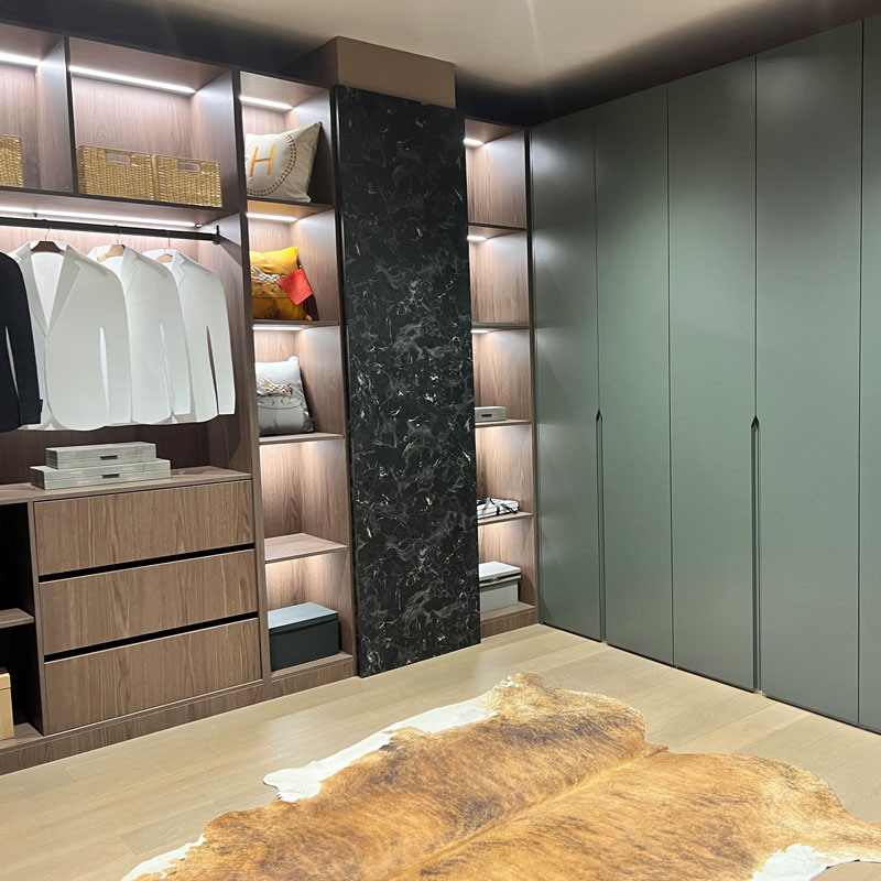 Lacquer Kamar Tidur lan mlaku-mlaku ing lemari klambi kamar